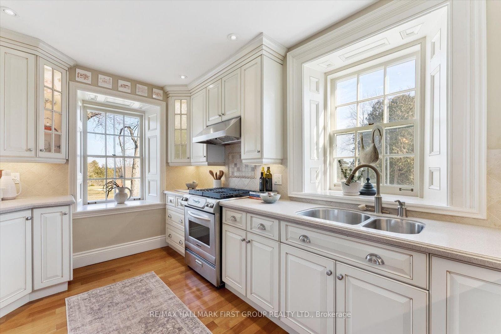535 Myrtle Road photo 8