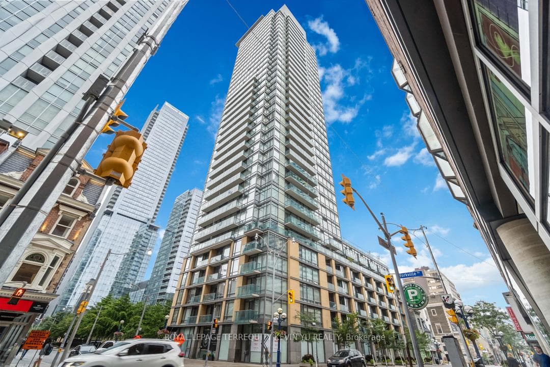 18 Yorkville Avenue Unit 1702 photo 1