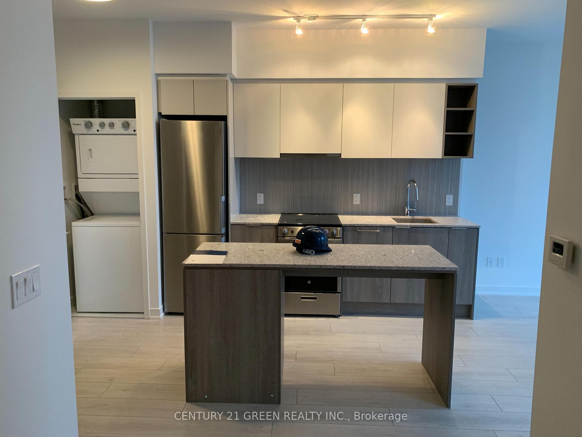 31 Tippett Road Unit 817 photo 11