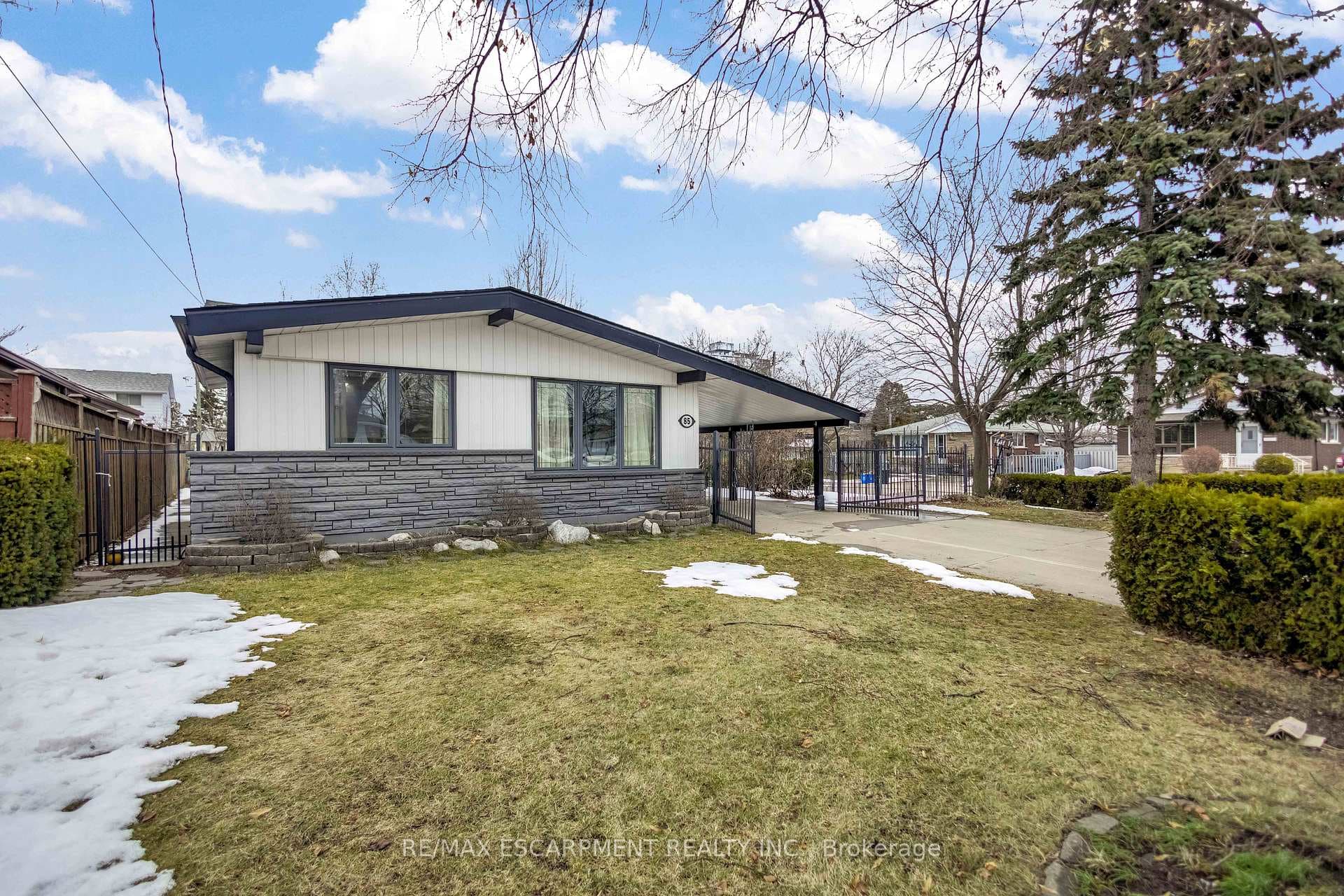 85 Ranchdale Drive photo 2