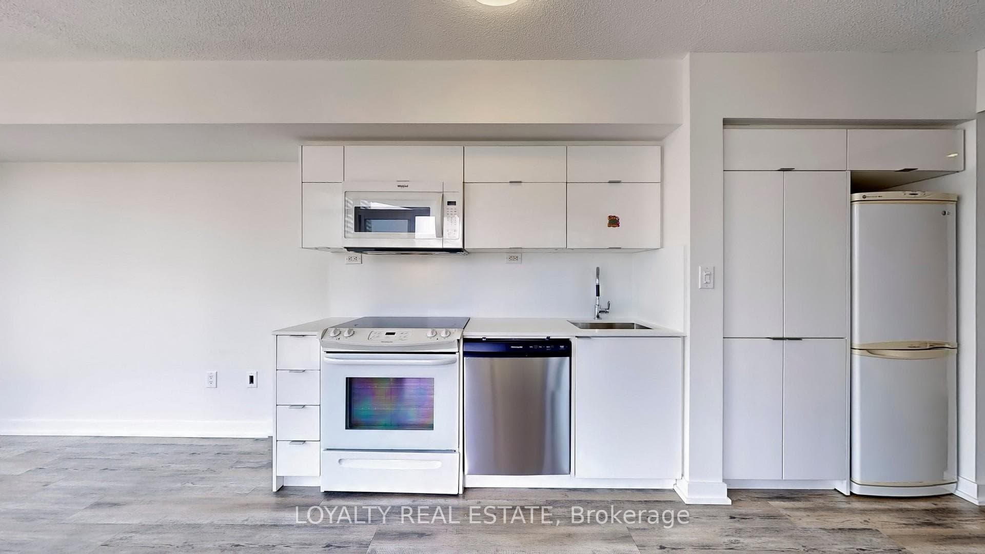 21 Iceboat Terrace Unit 826 photo 11