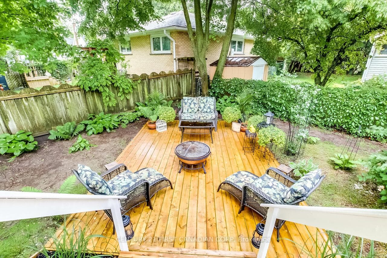 75 Maple Street photo 31