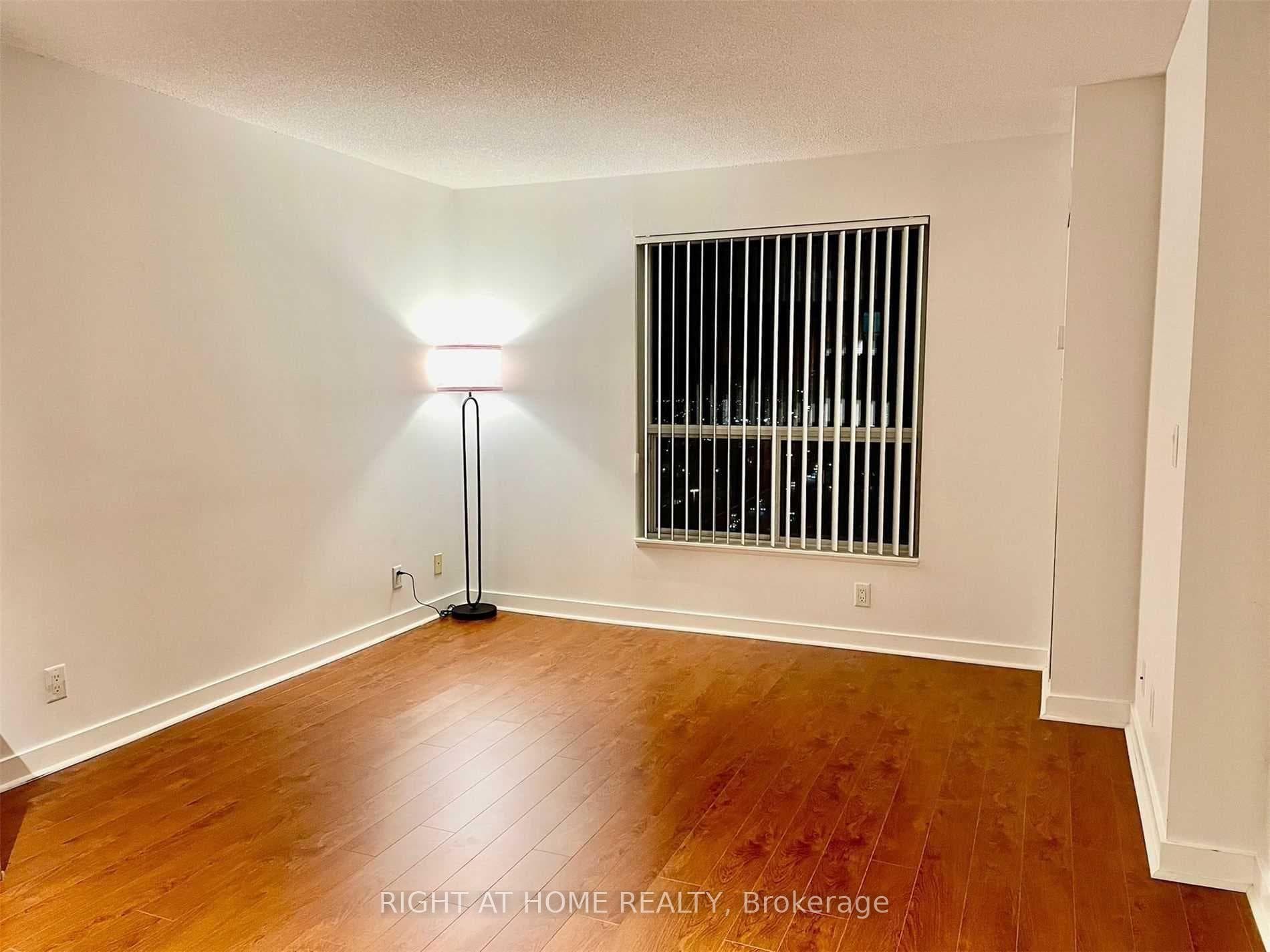 36 Lee Centre Drive Unit 3005 photo 2