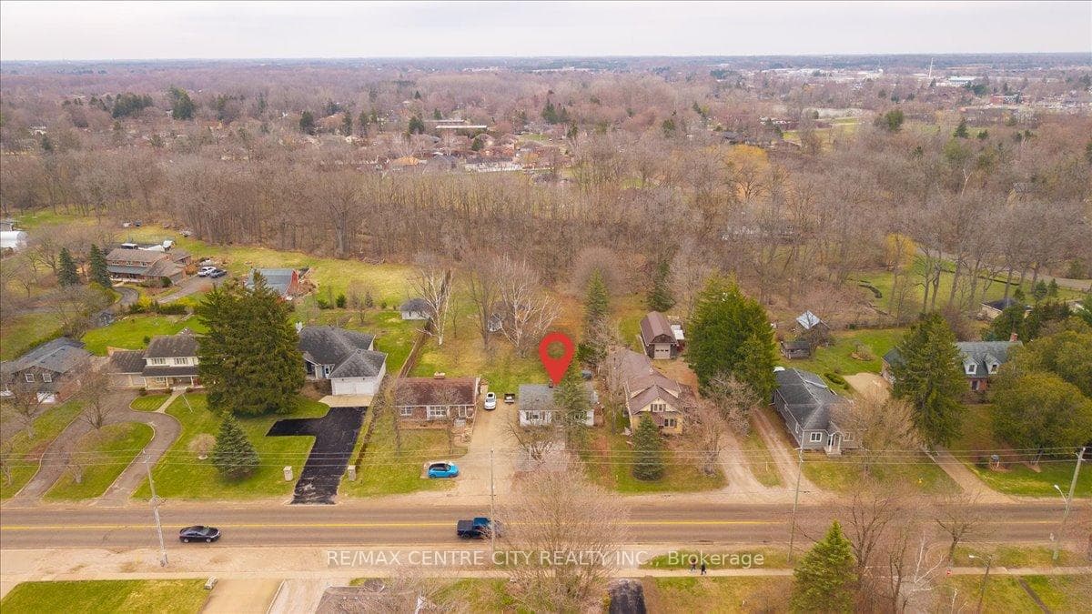 549 Victoria Street photo 28