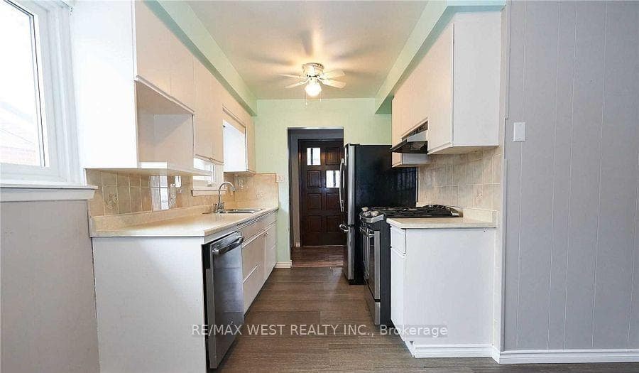 323 Centre Street photo 10