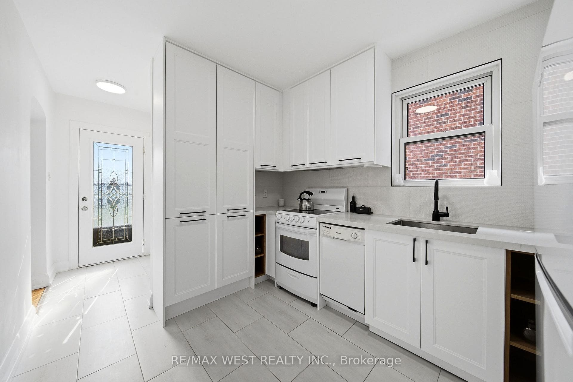 28 Aldgate Avenue photo 3