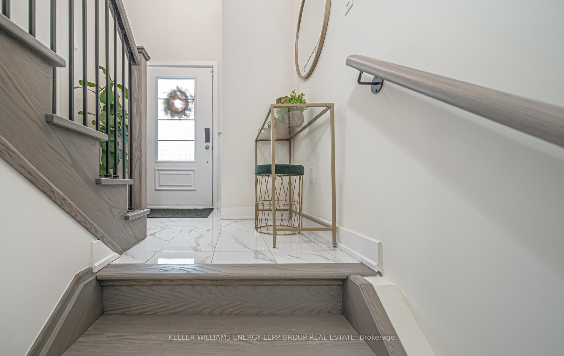 117 Vanier Street photo 8