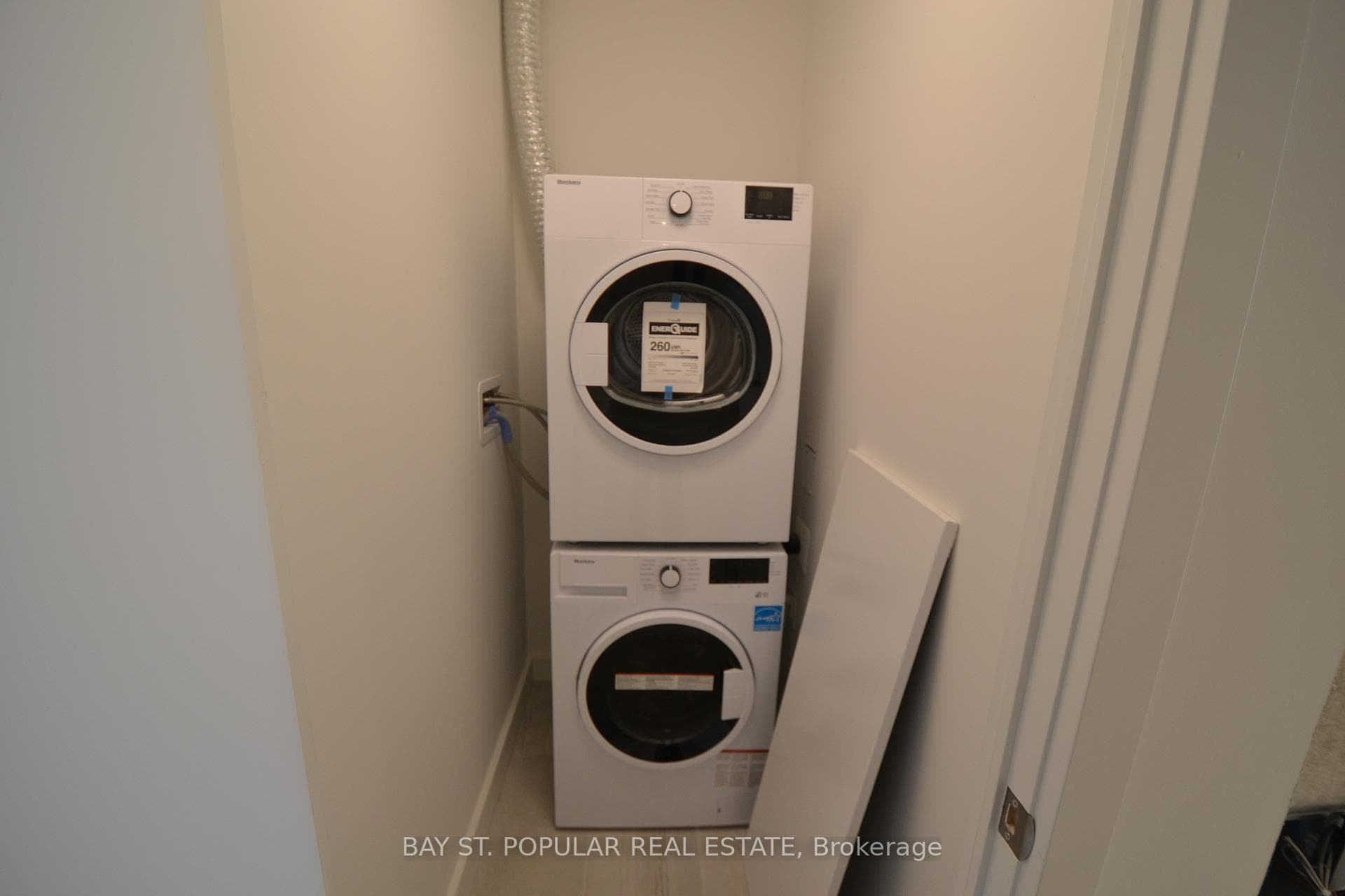81 Wellesley Street Unit 1805 photo 8