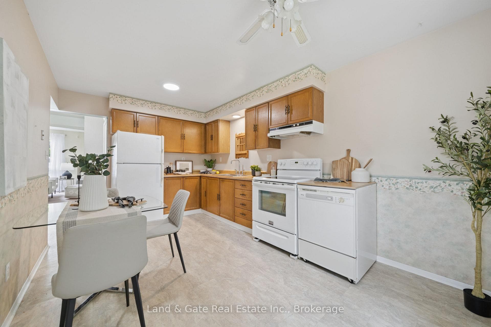 1286 Pinehurst Avenue photo 14