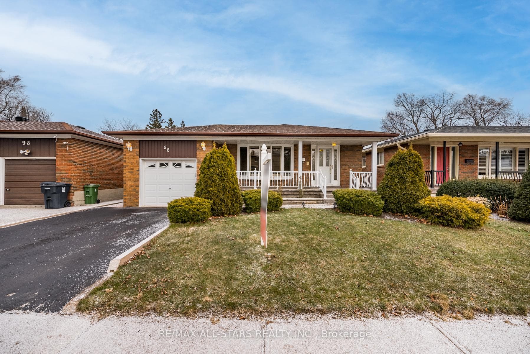 98 Sonmore Drive photo 1