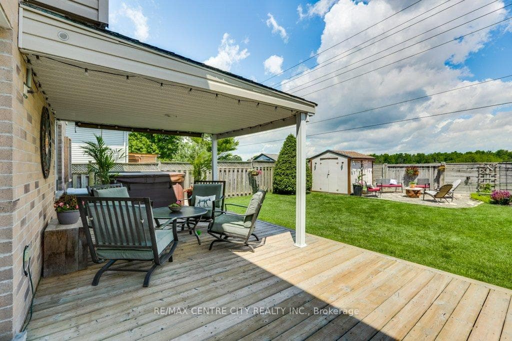 45 Riverbank Drive photo 41
