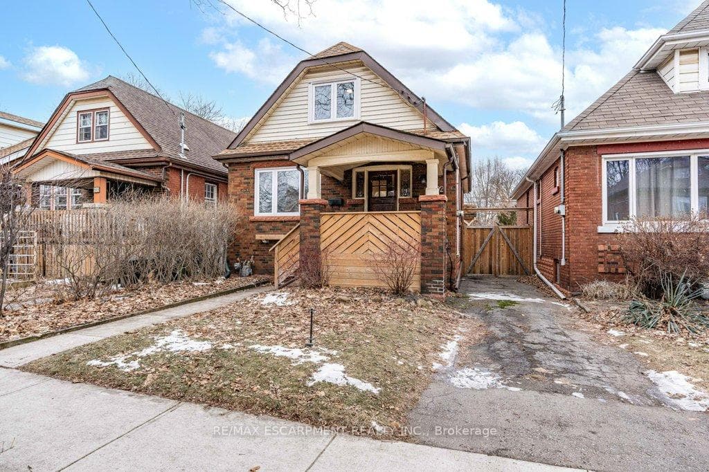 92 Graham Avenue photo 43