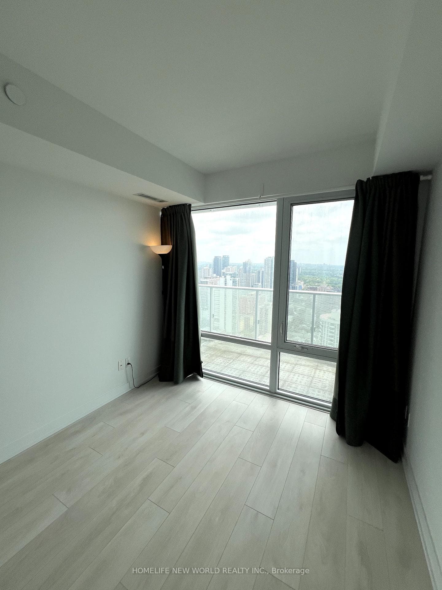 501 Yonge Street Unit 3707 photo 7