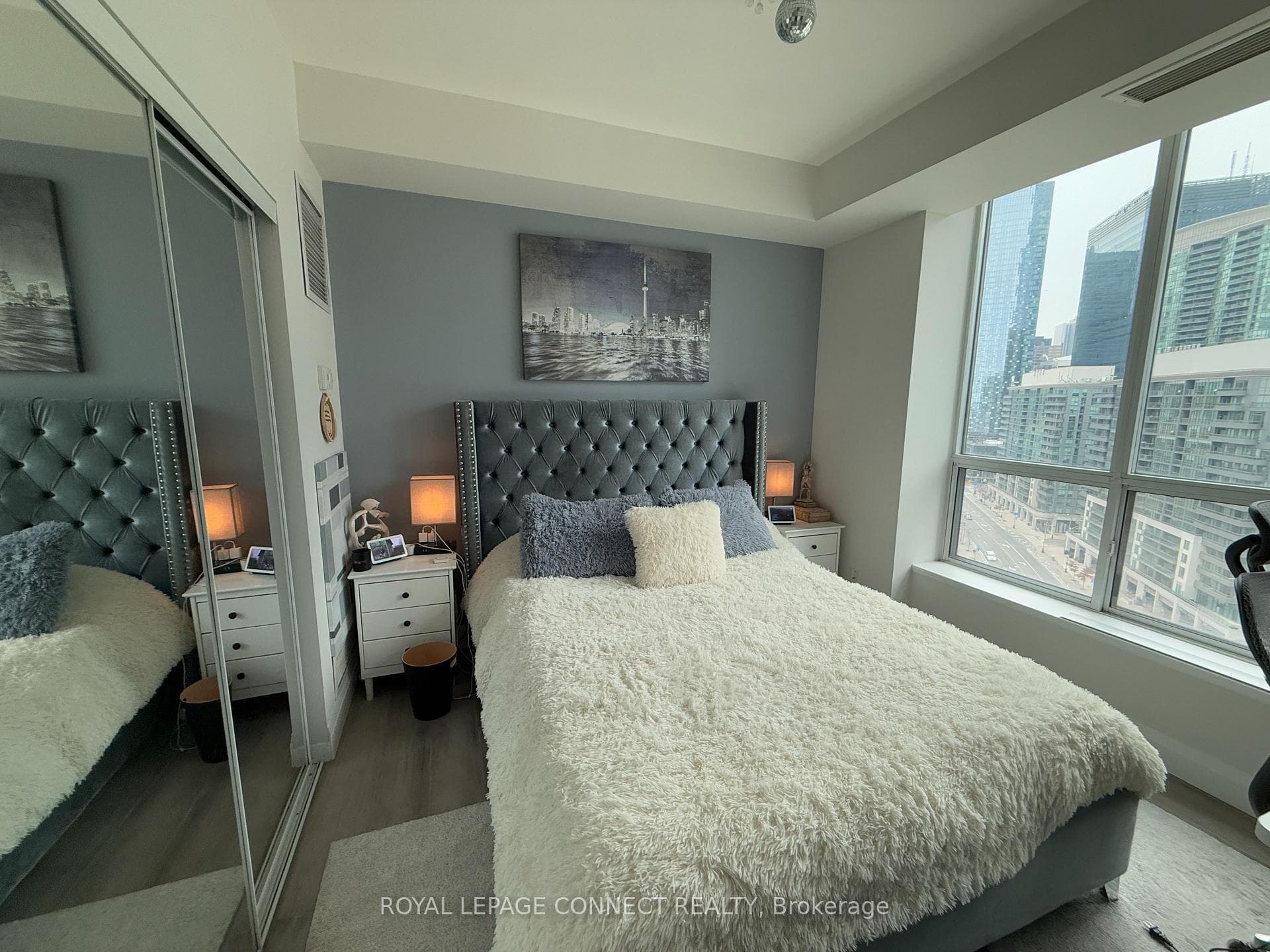 228 Queens Quay Unit 1811 photo 17