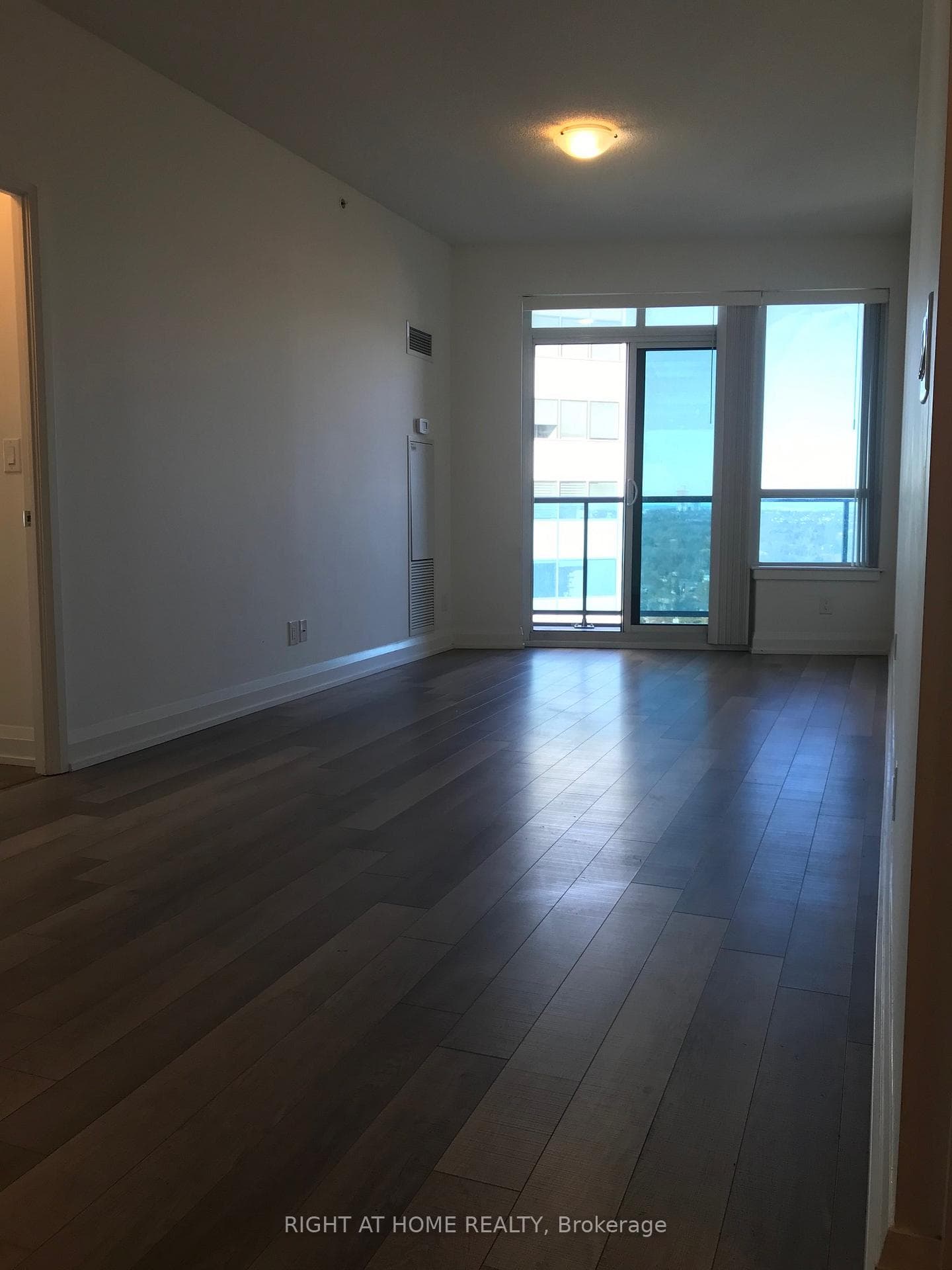 7171 Yonge Street Unit 807 photo 5