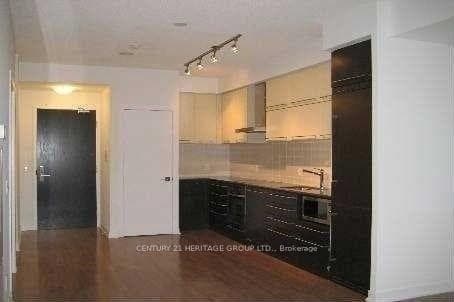 770 Bay Street Unit 604 photo 4