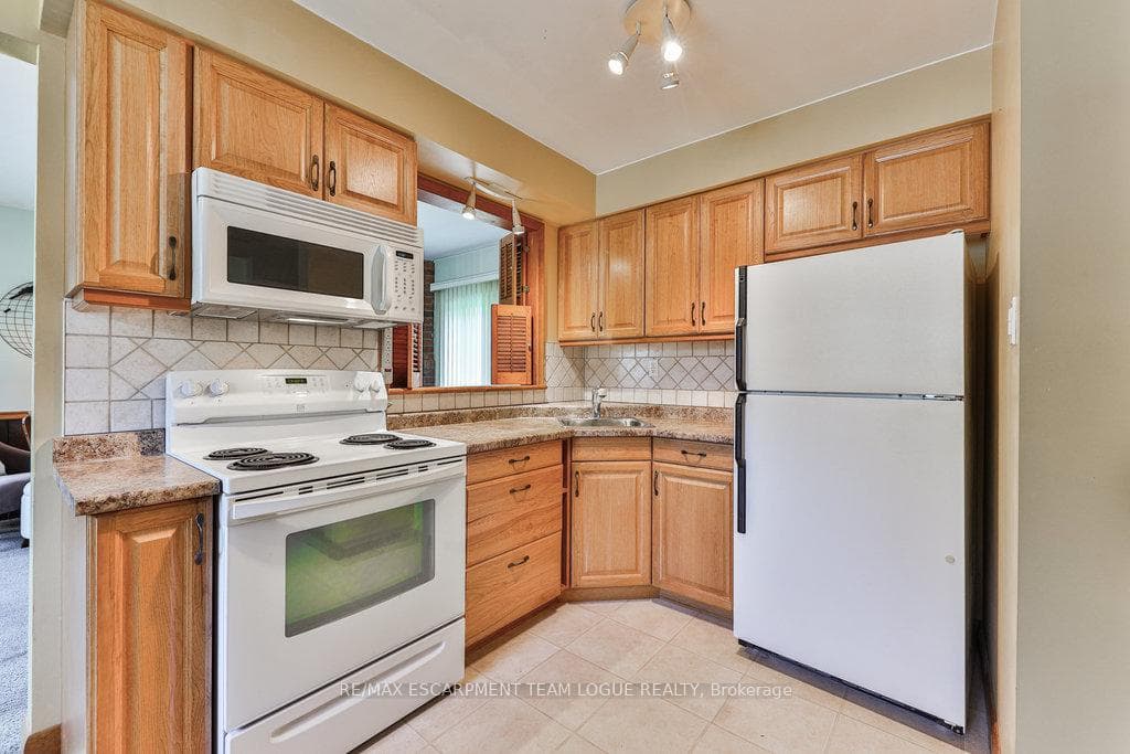 715 PERRY Drive photo 8