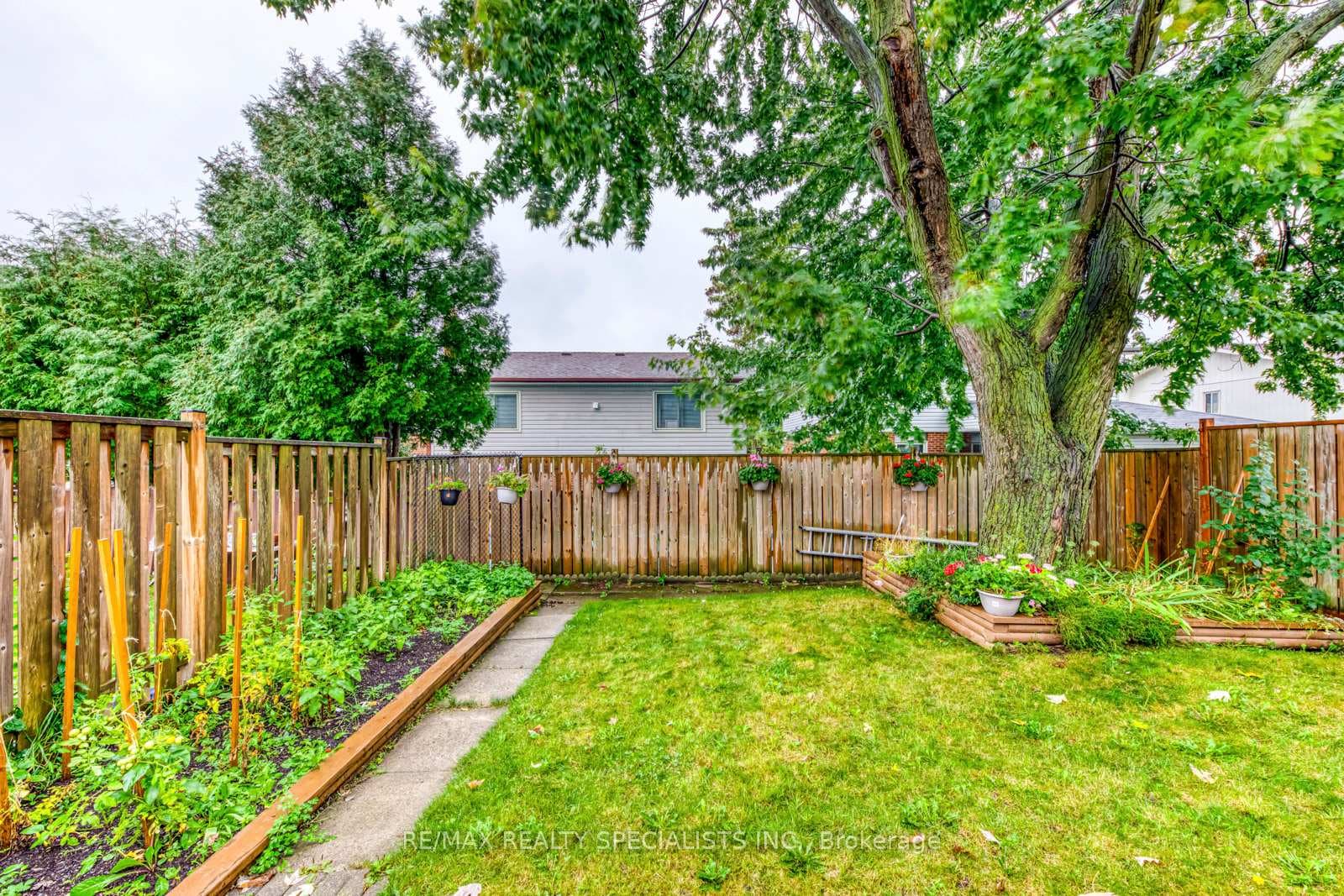 48 Camberley Crescent photo 33