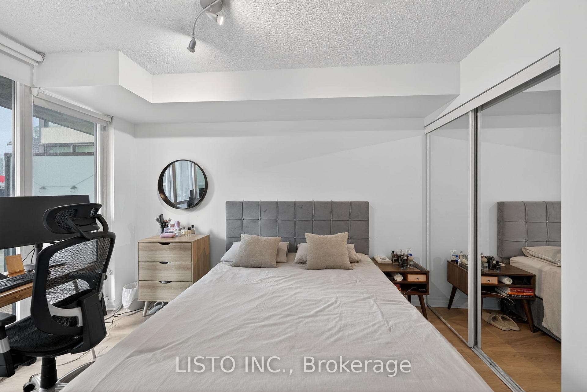16 Yonge Street Unit 1013 photo 19
