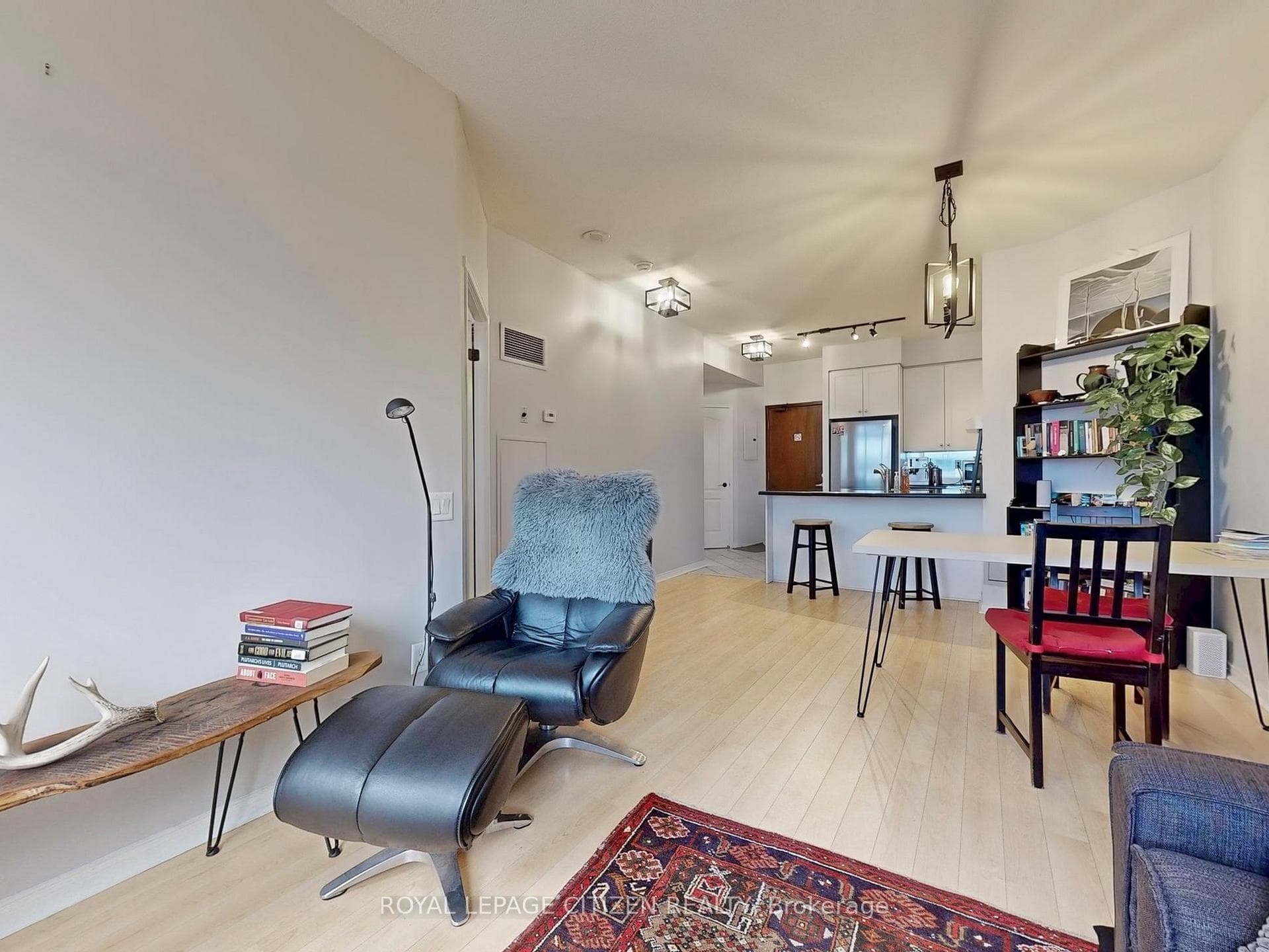 555 Yonge Street Unit 302 photo 7