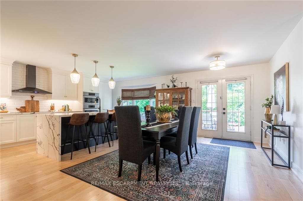 315 CAVENDISH Drive photo 13