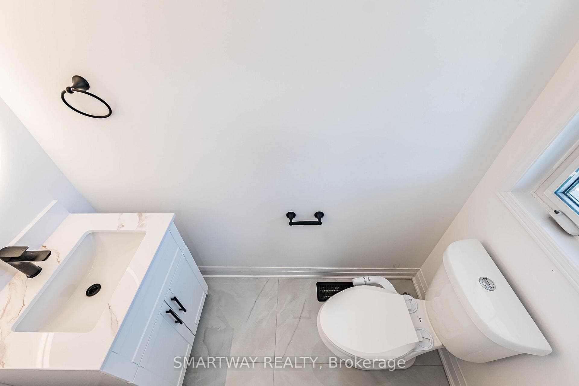 38 Lockburn Crescent photo 7