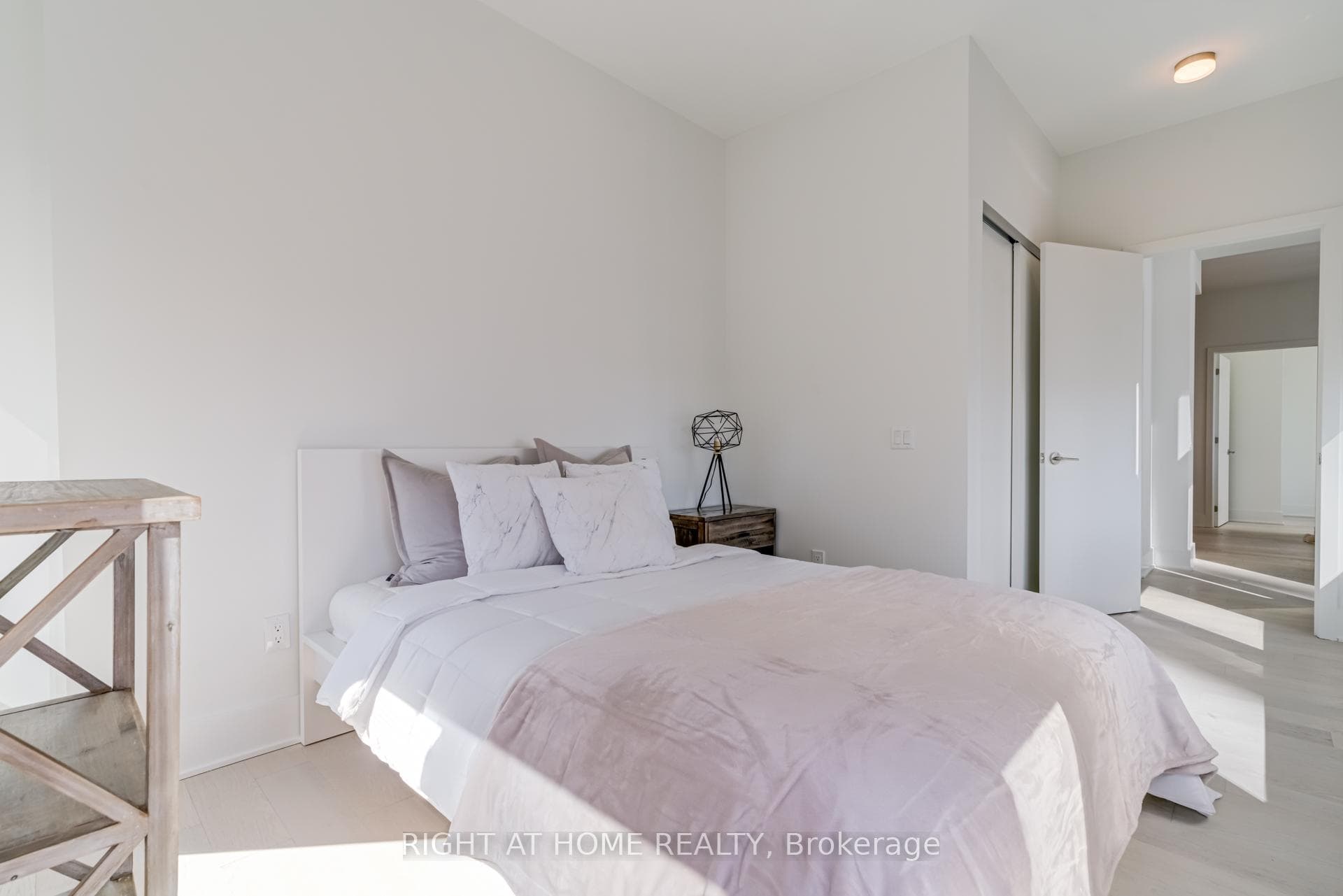 11 Yorkville Avenue Unit 2906 photo 23