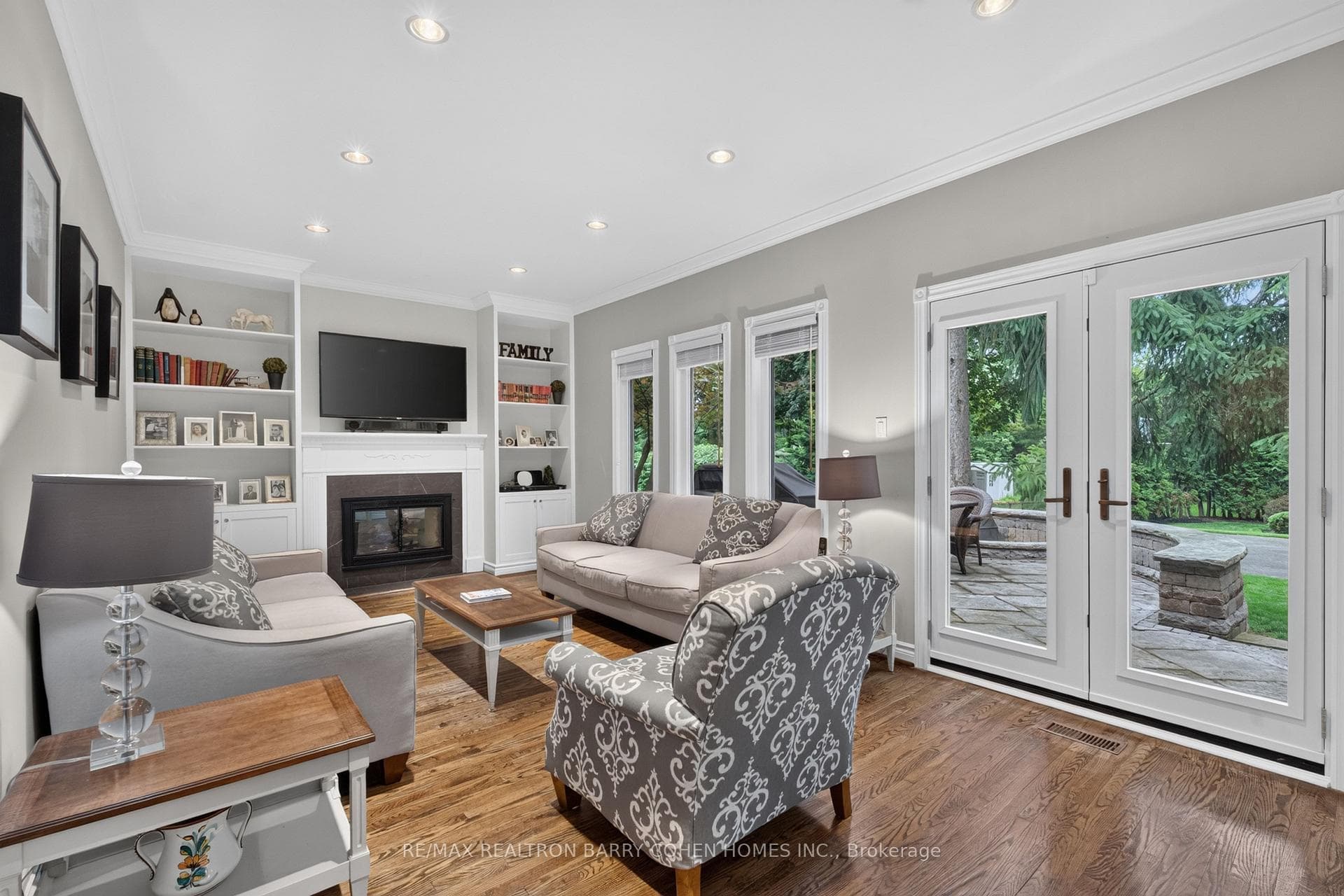 110 Upper Canada Drive photo 11