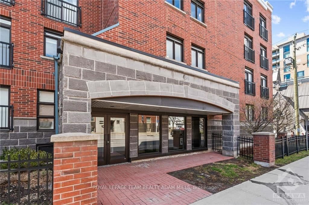 456 KING EDWARD Avenue Unit 401 photo 3