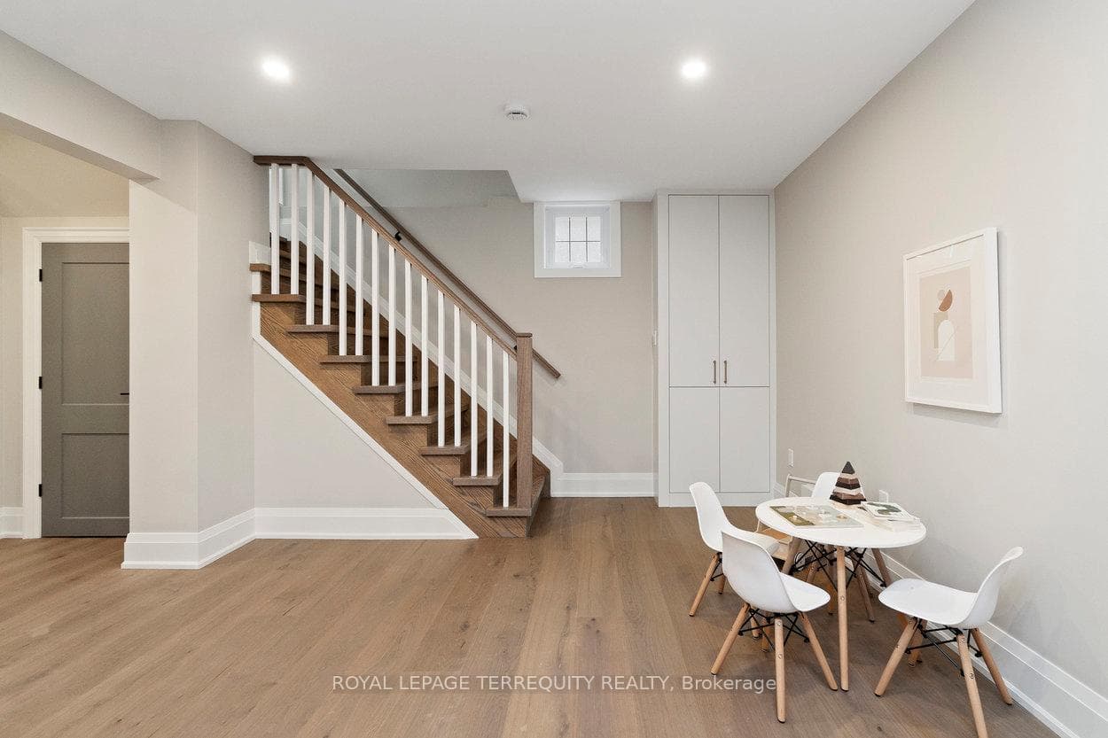 971 Royal York Road photo 36