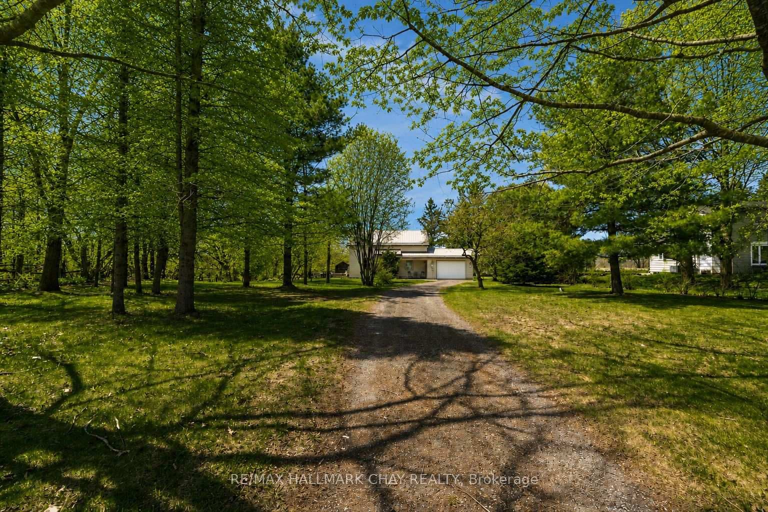 3324 Penetanguishene Road photo 2