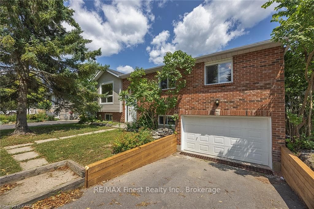 1172 ACADIA Drive photo 3