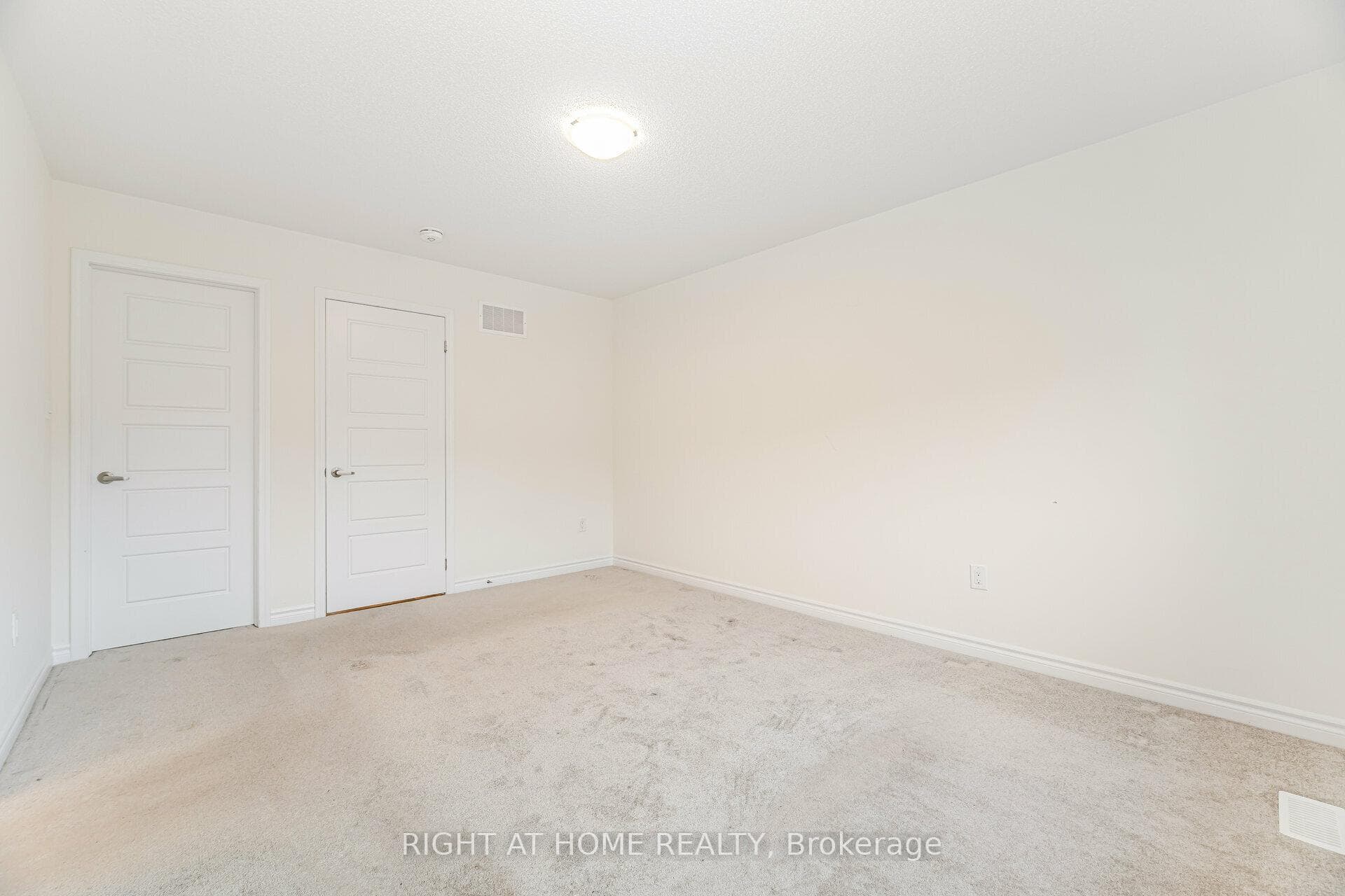 908 Sumac Gardens photo 25