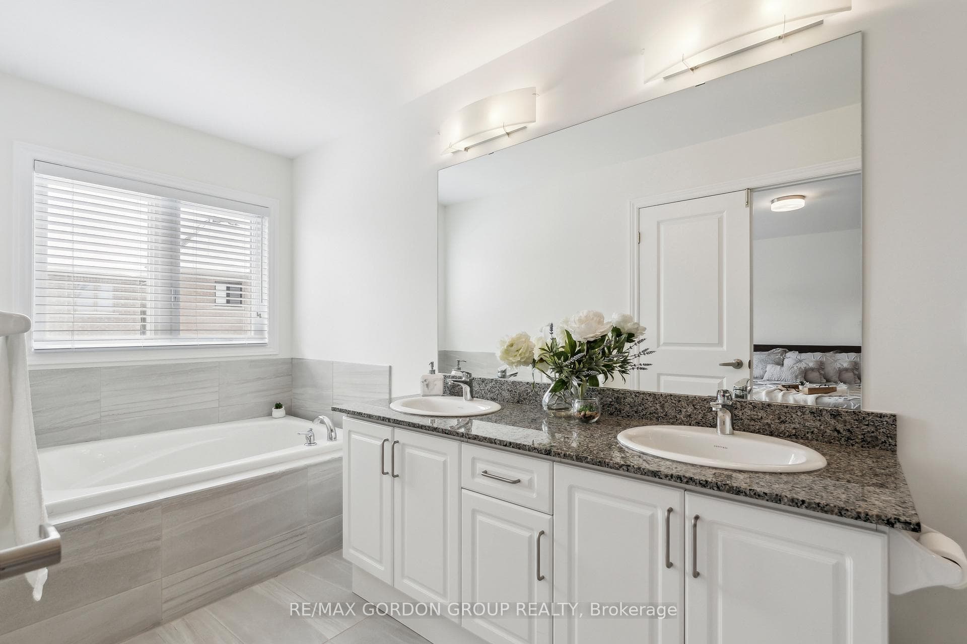 1461 Blackmore Street photo 22