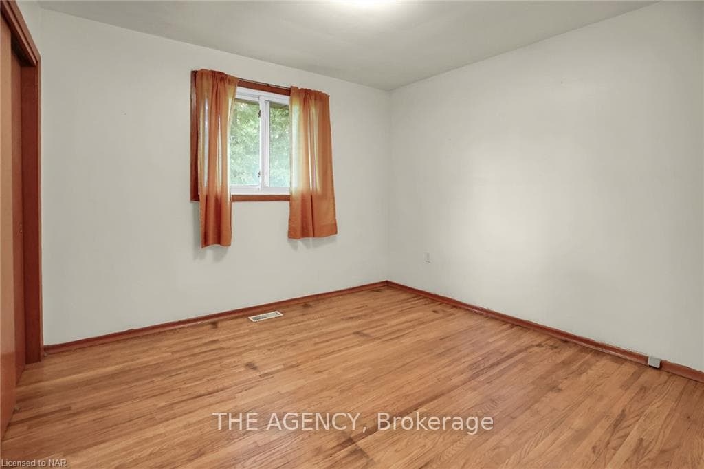 4492 DORCHESTER Road photo 15