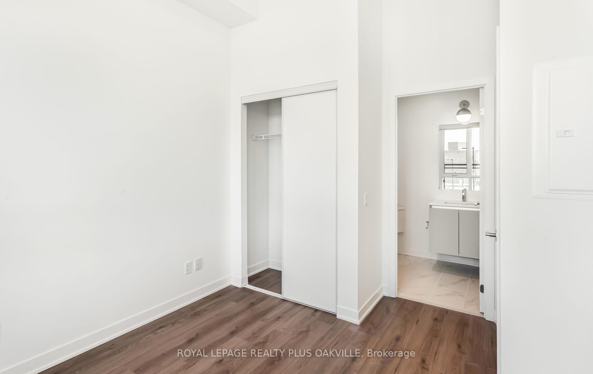 405 Dundas Street Unit 238 photo 35
