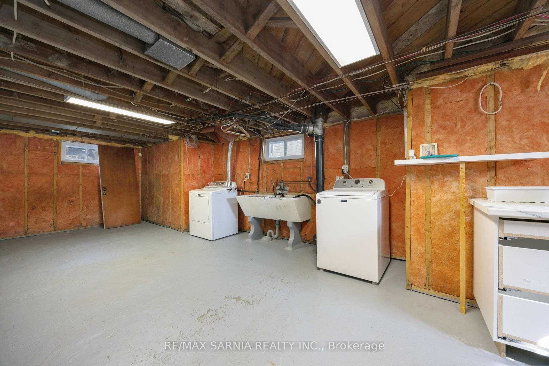 568 Devine Street photo 25
