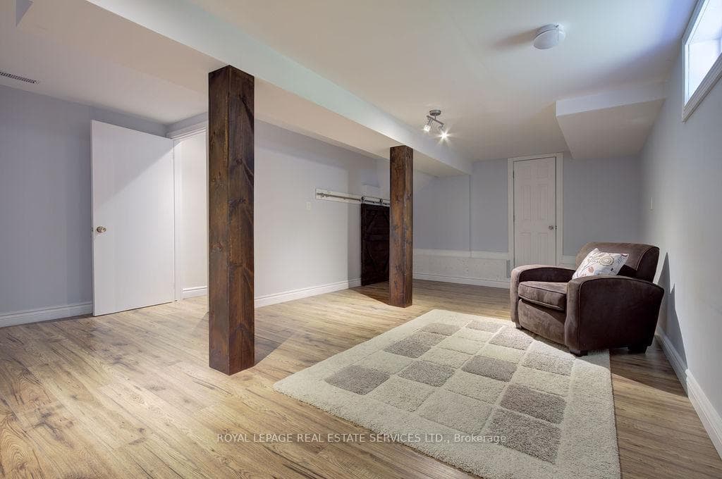 960 Huron Terrace photo 32