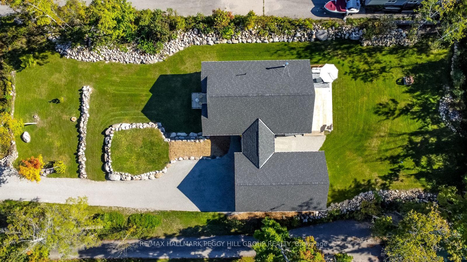 1722 Champlain Road photo 37