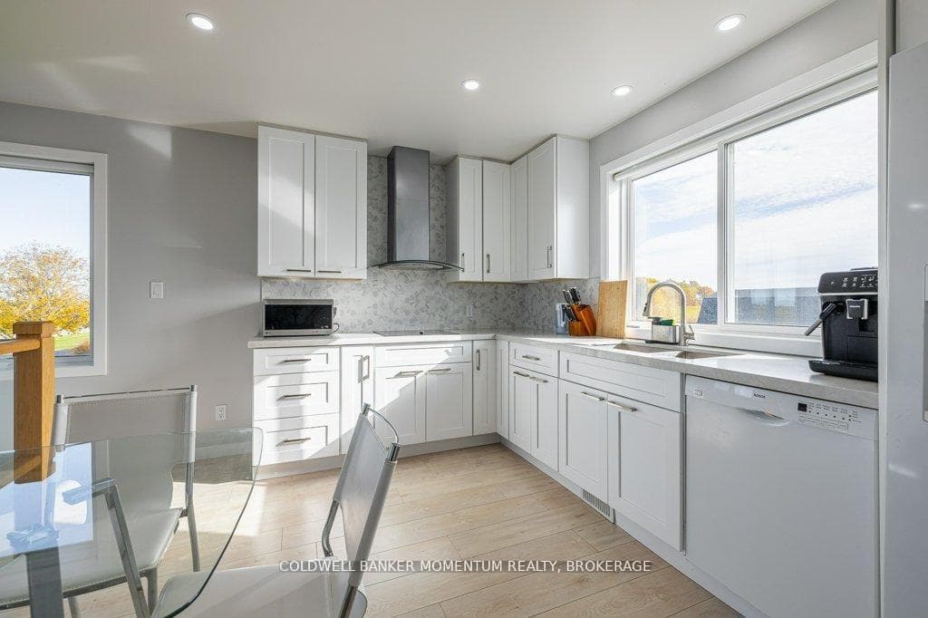 2ND NEWER KITCHEN---THIS ONE IS ON THE UPPER LEVEL