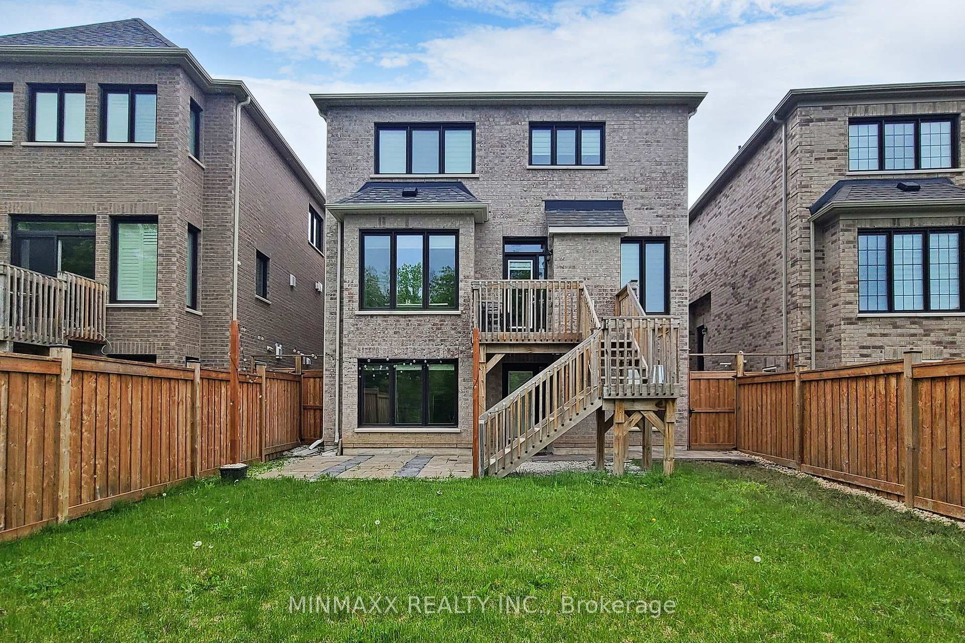 465 Thornborrow (2-Bed Walkout Bsmt Apt) Court photo 33