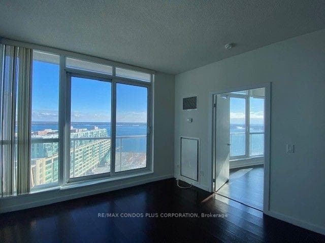 218 Queens Quay N/A Unit 1906 photo 10