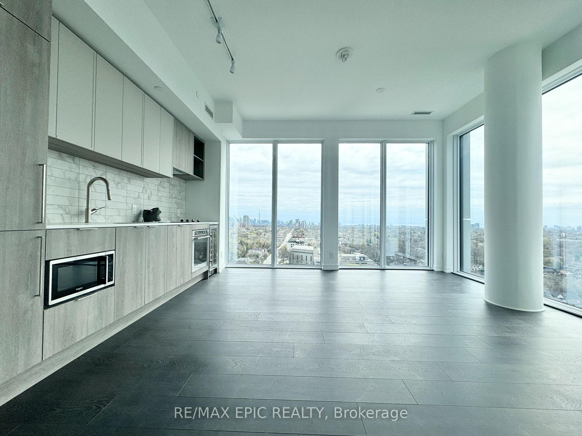 2020 Bathurst Street Unit PH21 photo 4