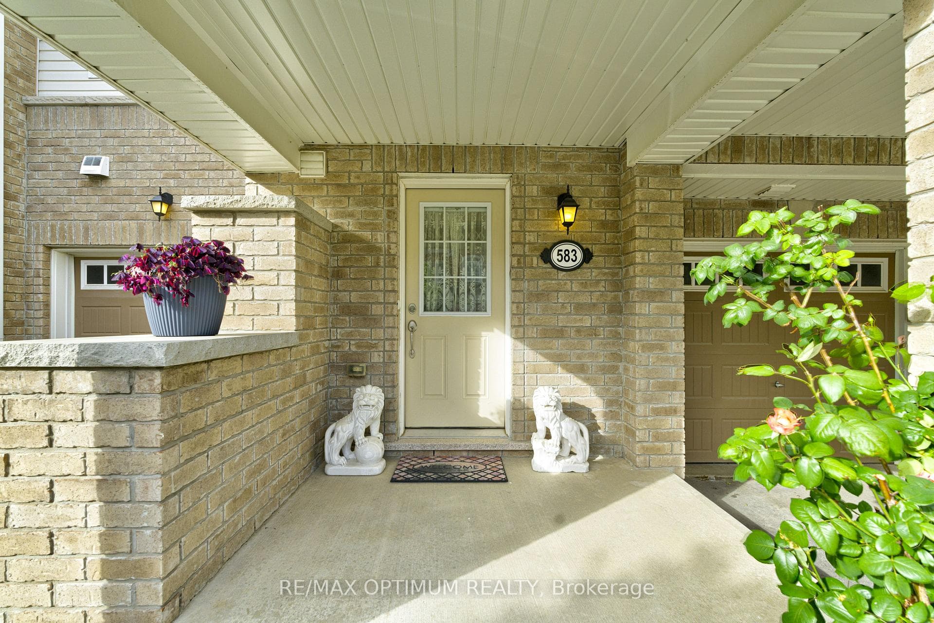 583 Laking Terrace photo 3