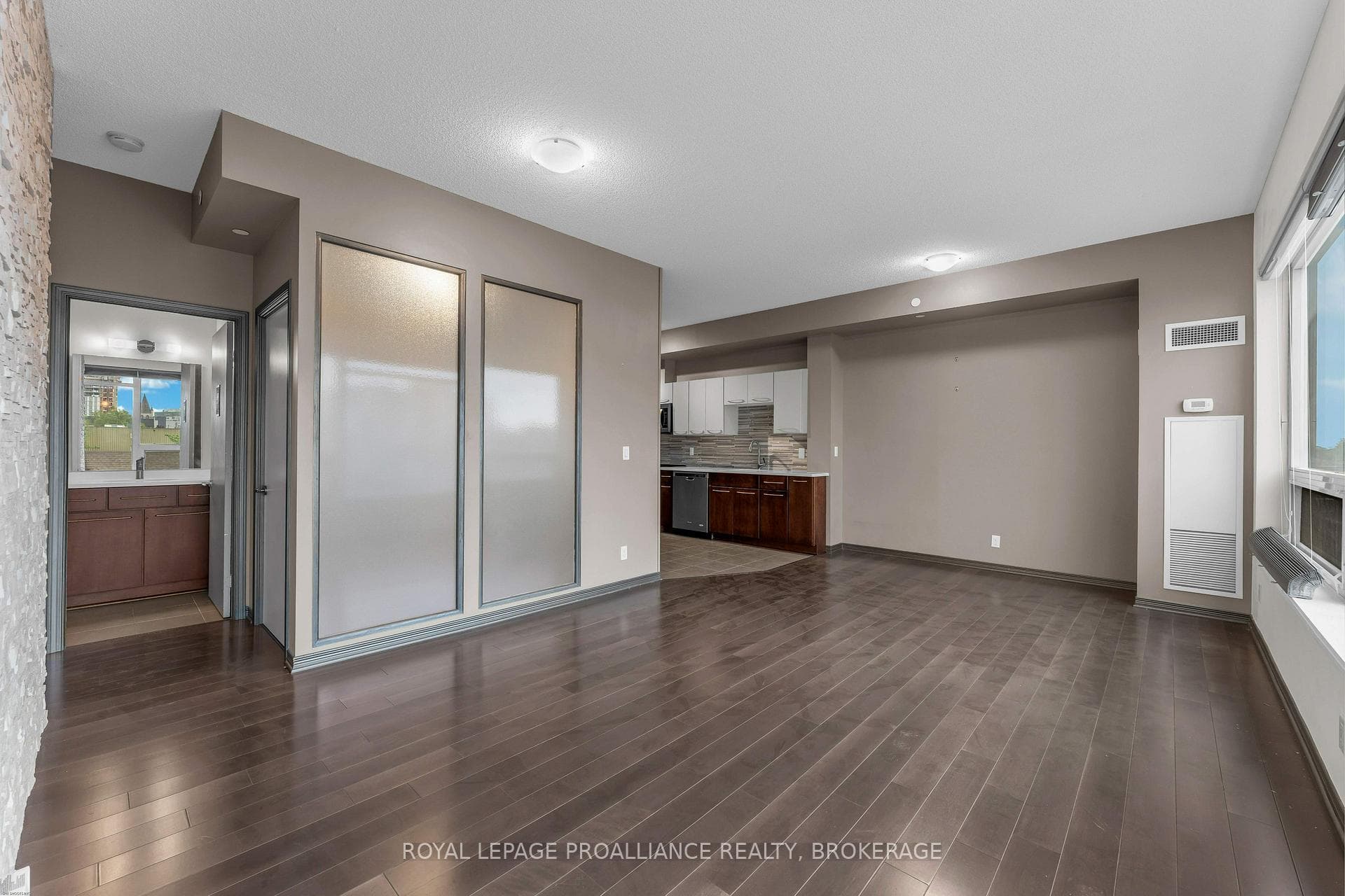 121 Queen Street Unit 813 photo 17