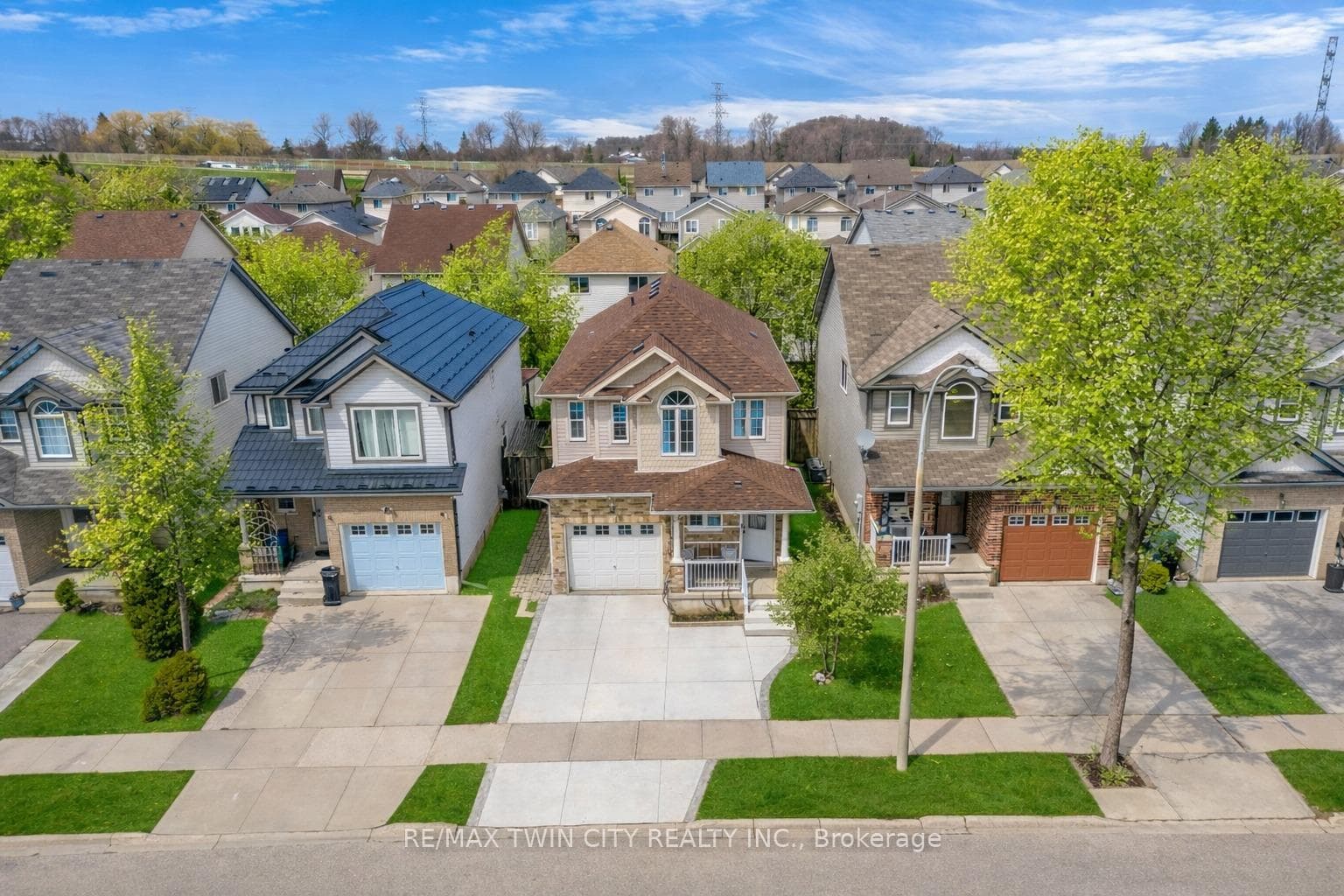 22 Dahlia Street photo 40