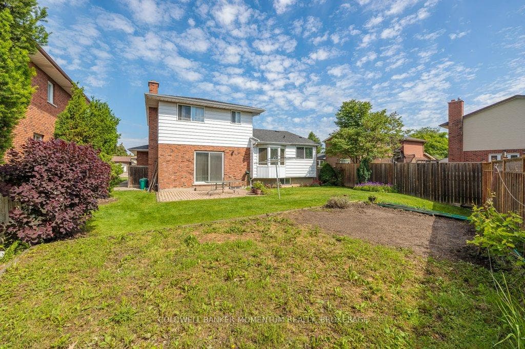 5 Mowat Crescent photo 34