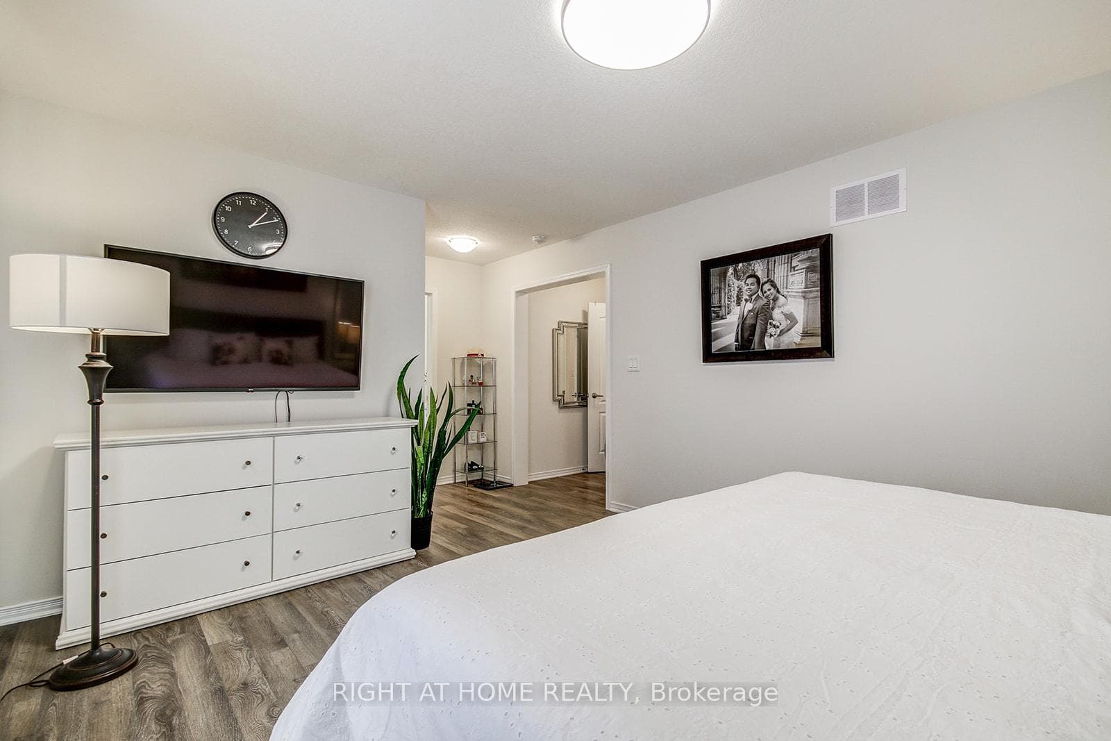 40 Mcwatters Street photo 30