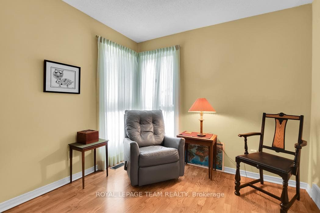 1137 Ambleside Drive photo 16