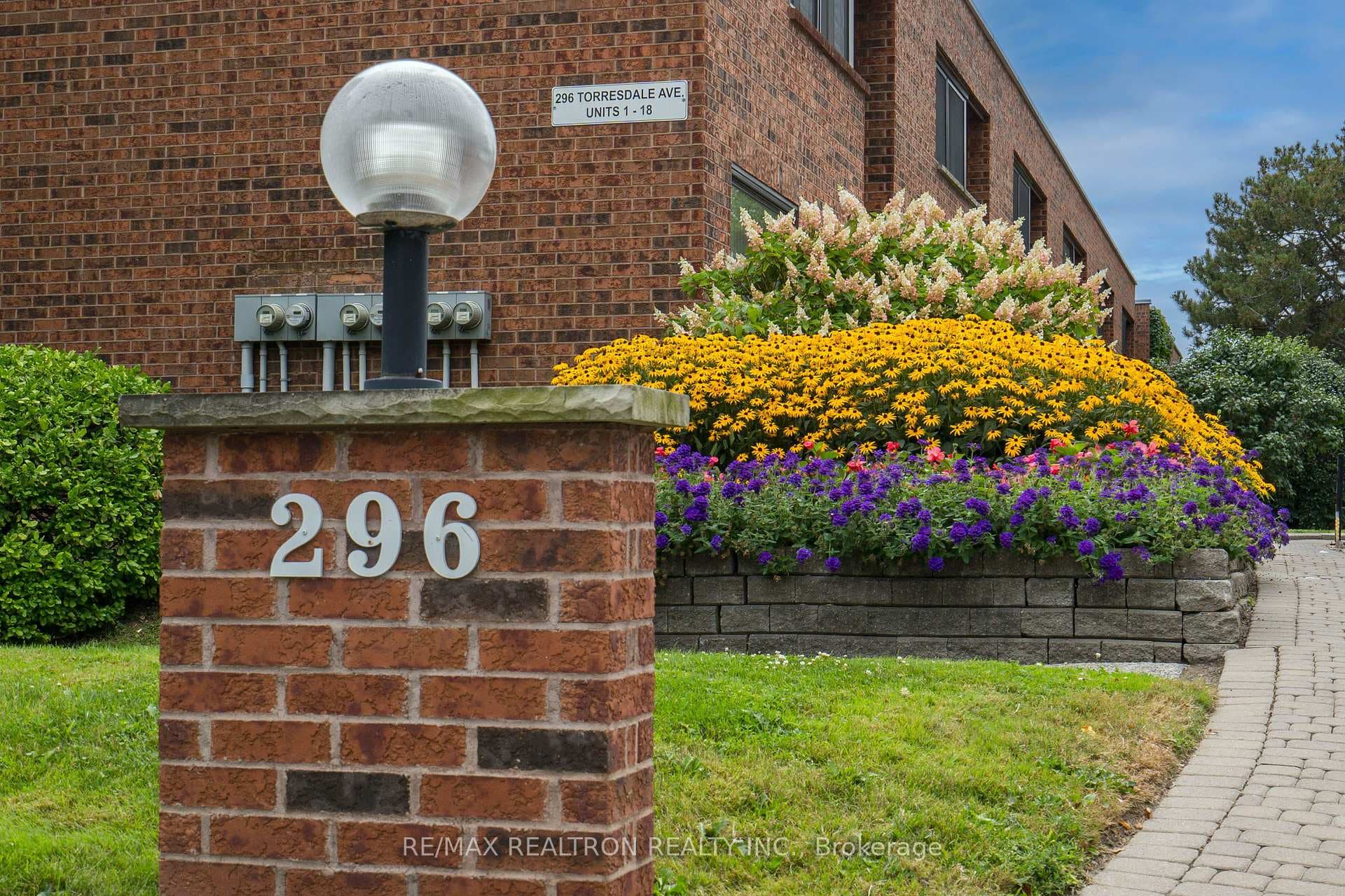 296 Torresdale Avenue Unit 17 photo 2